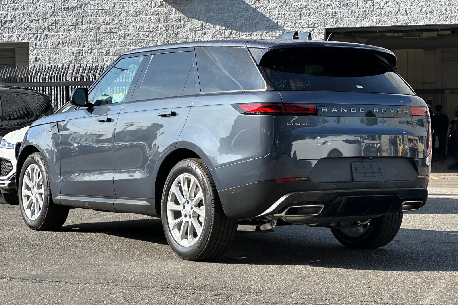 2025 Land Rover Range Rover Sport SE photo 3