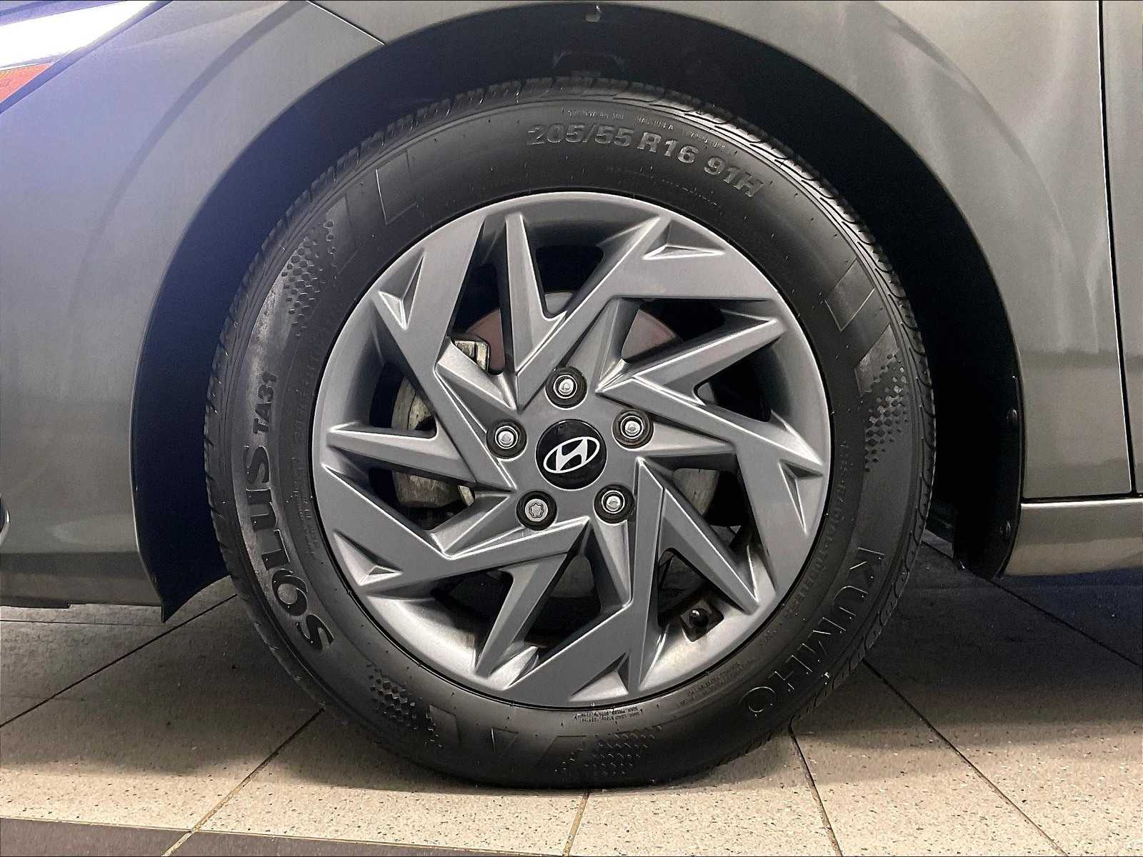 2024 Hyundai Elantra SEL photo 7