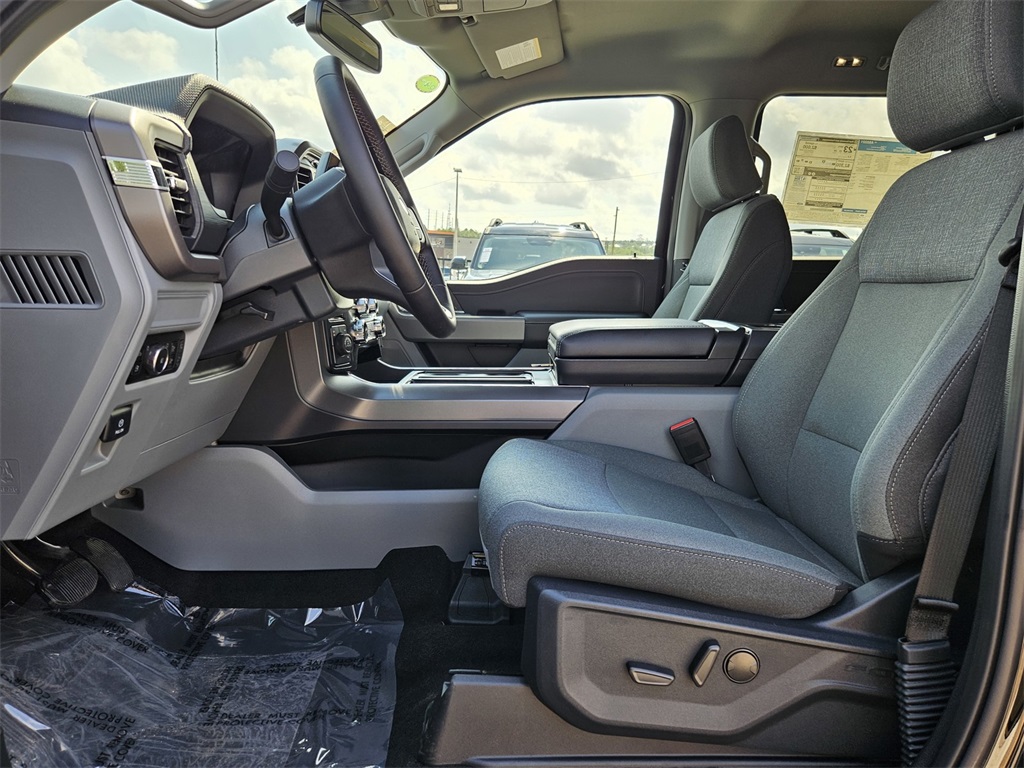 2025 Ford F-150 XLT photo 9