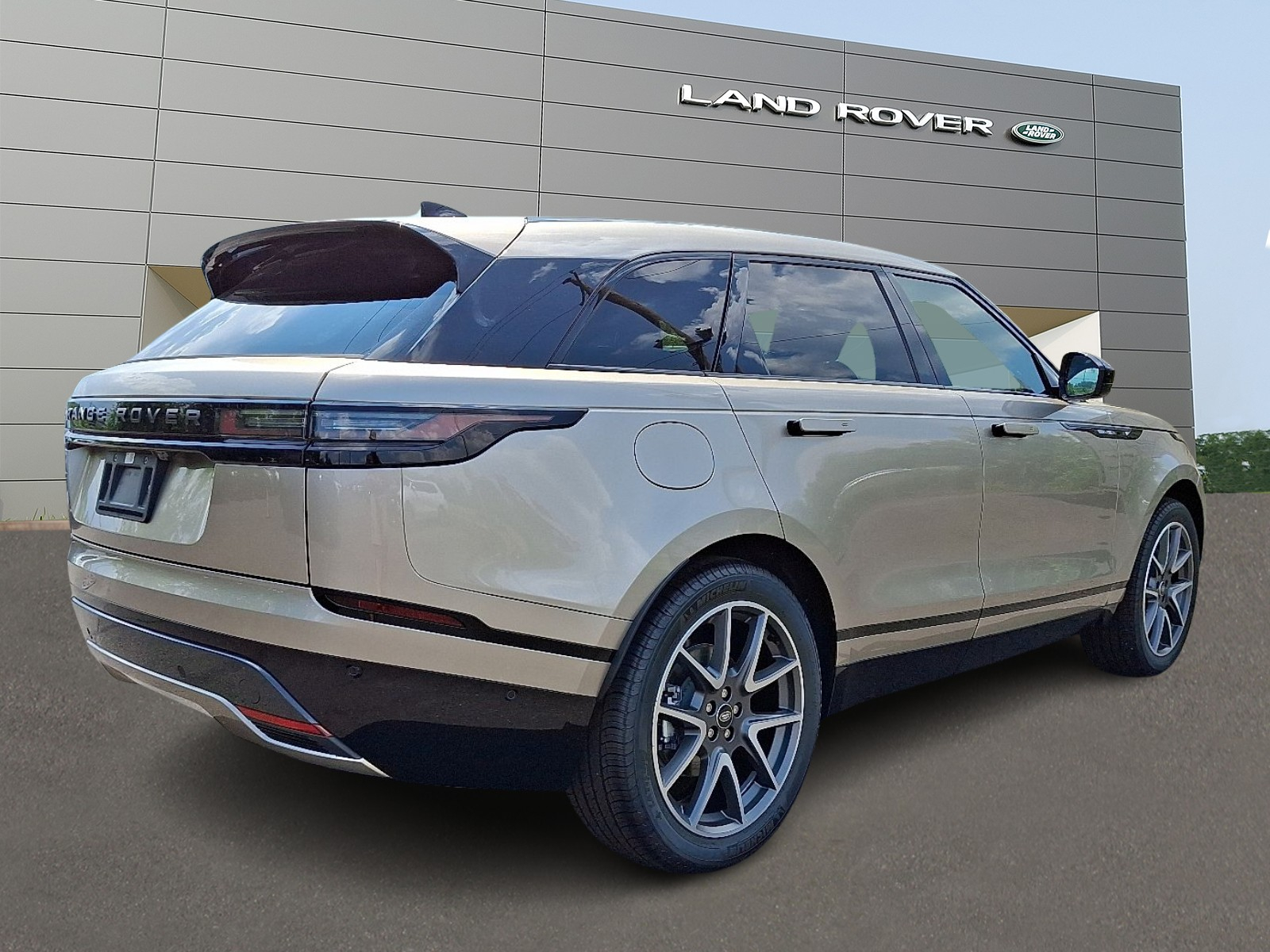 2026 Land Rover Range Rover Velar SE photo 2