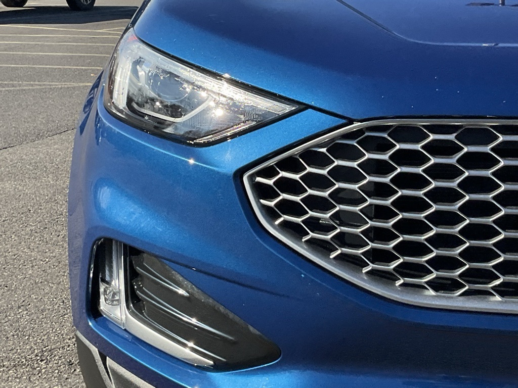 2023 Ford Edge SEL photo 2