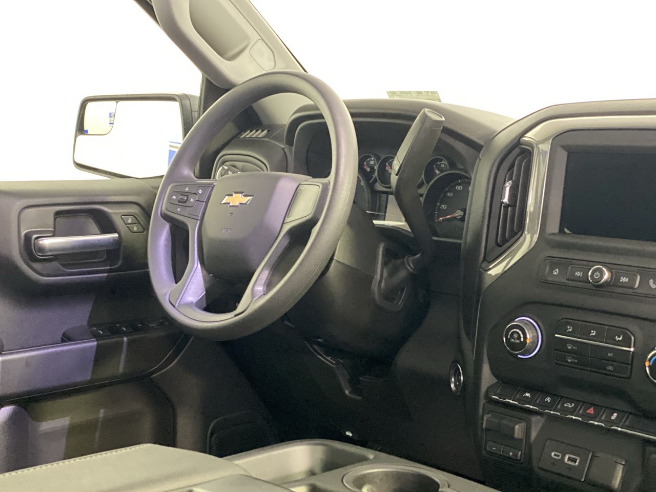 2025 Chevrolet Silverado 1500 Custom photo 2