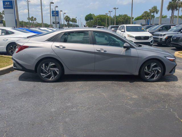 2025 Hyundai Elantra Limited photo 2
