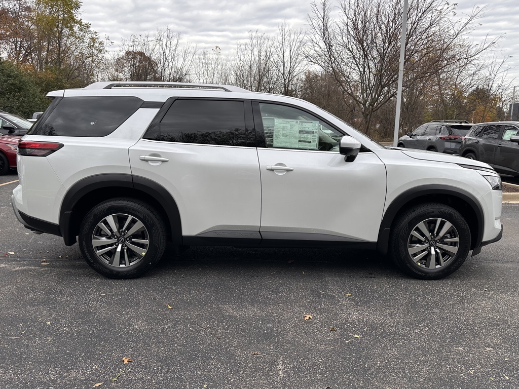 2025 Nissan Pathfinder SL photo 2