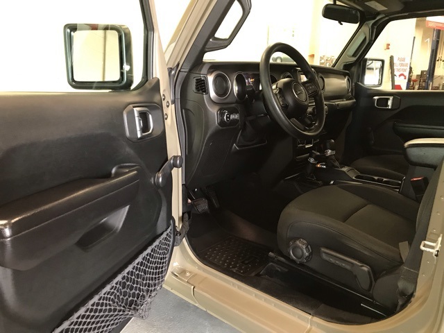 2020 Jeep Gladiator Sport photo 9