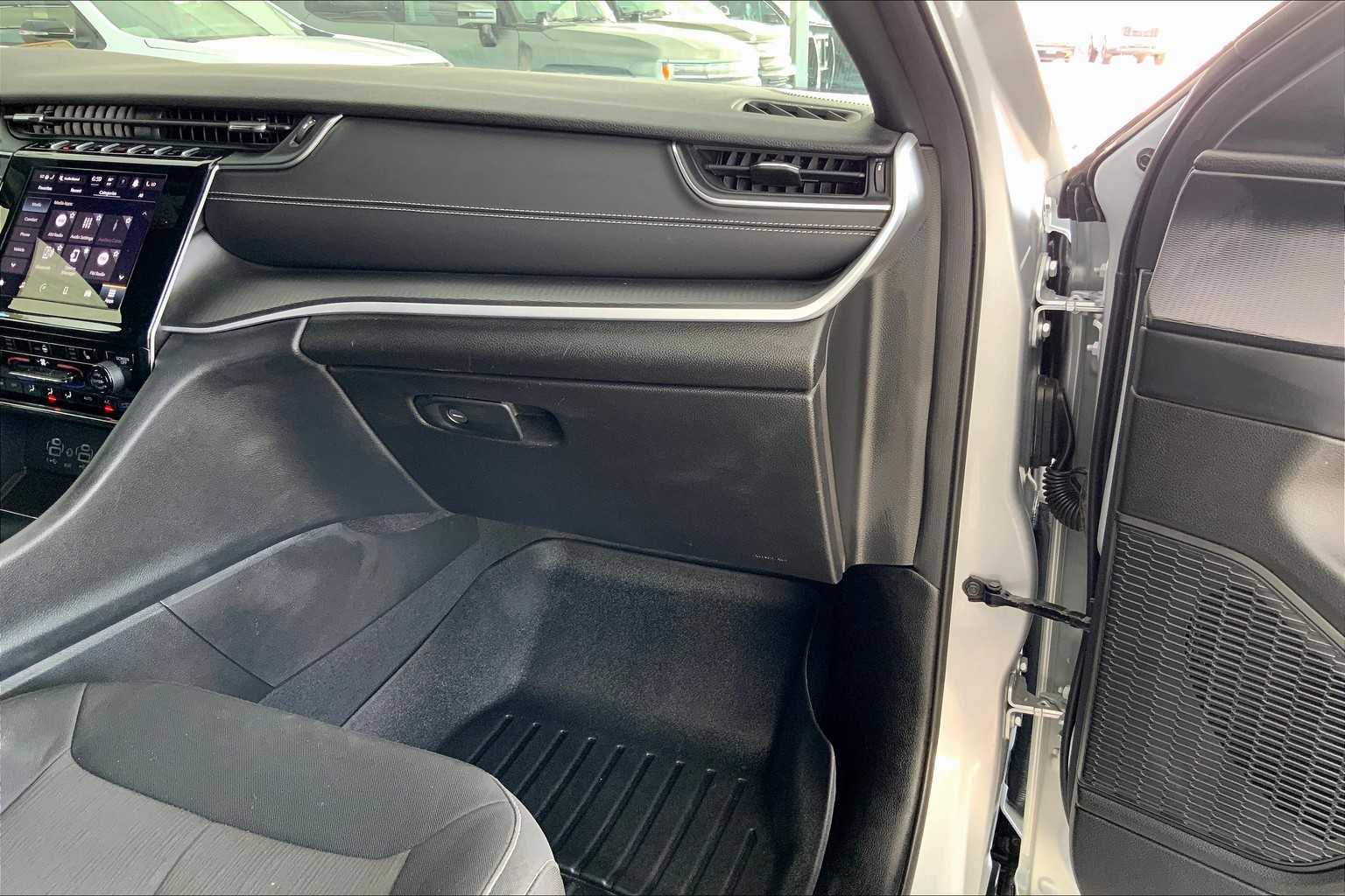 2024 Jeep Grand Cherokee Laredo X photo 16