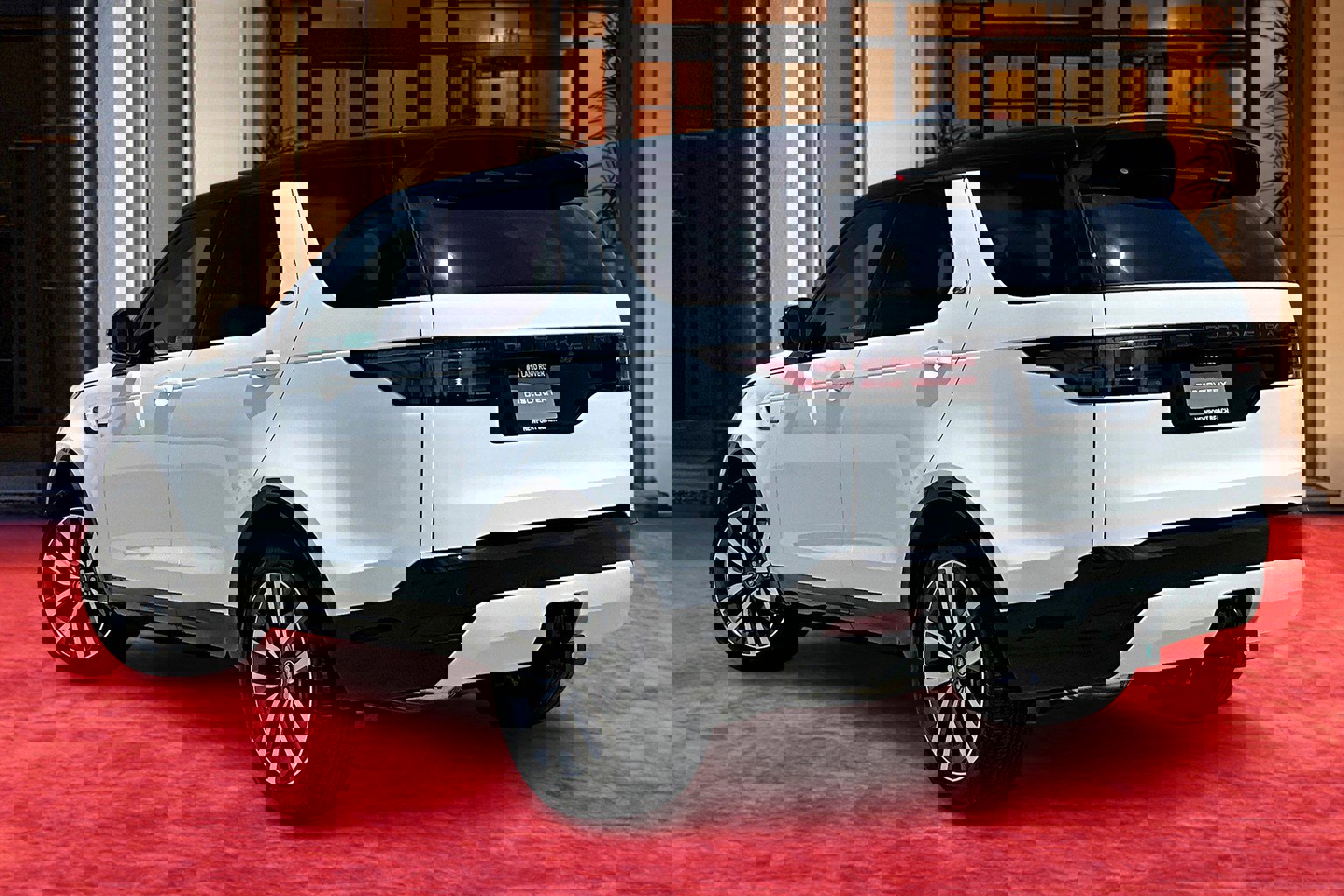 2025 Land Rover Discovery P360 Dynamic SE photo 2