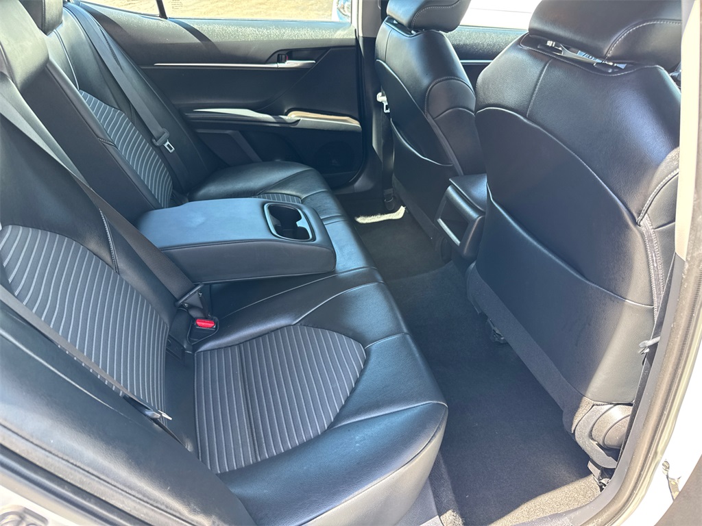 2022 Toyota Camry SE photo 17