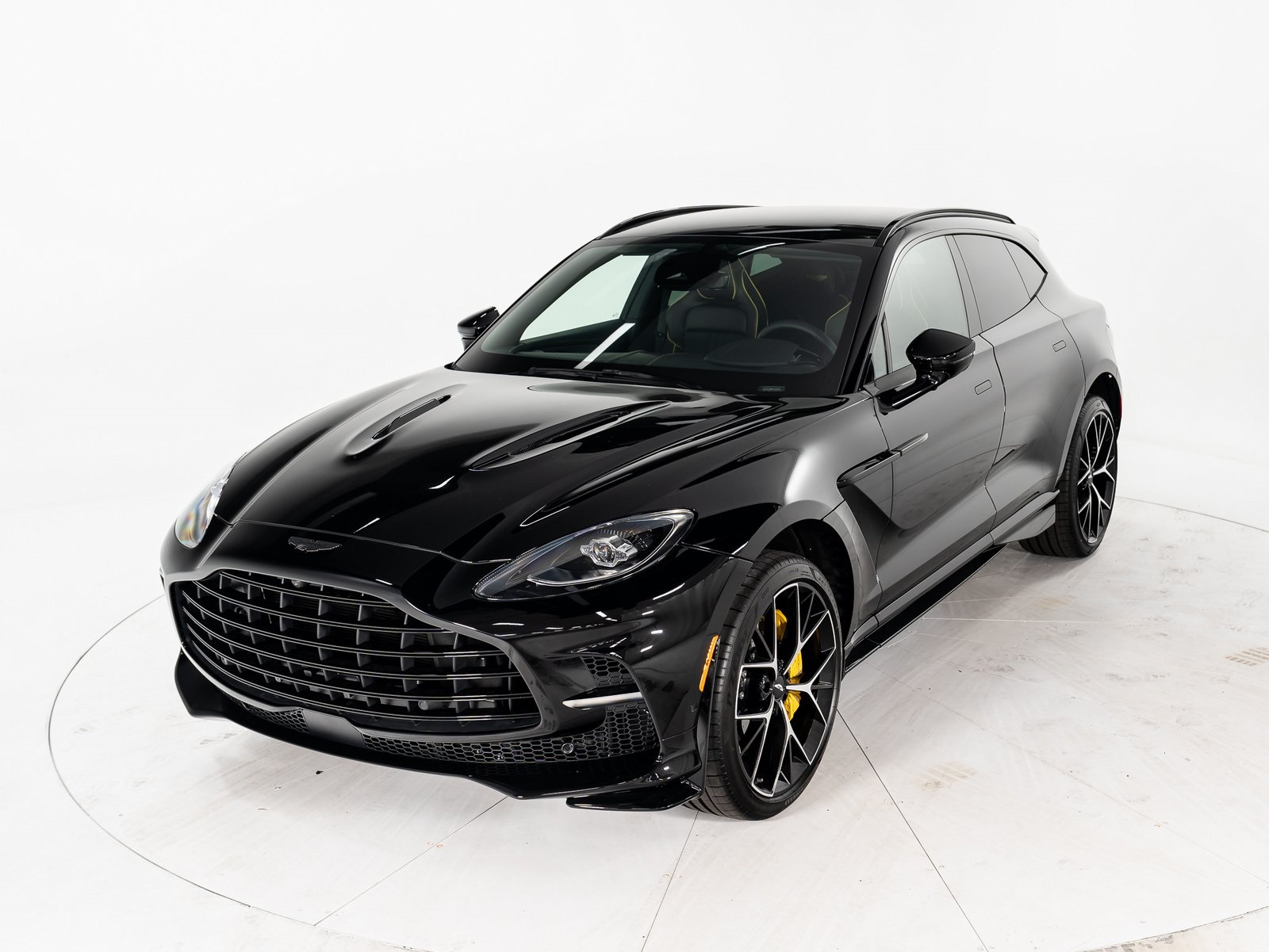 2025 Aston Martin DBX