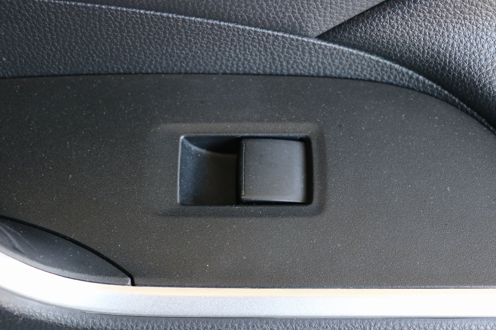 2021 Toyota RAV4 LE photo 23