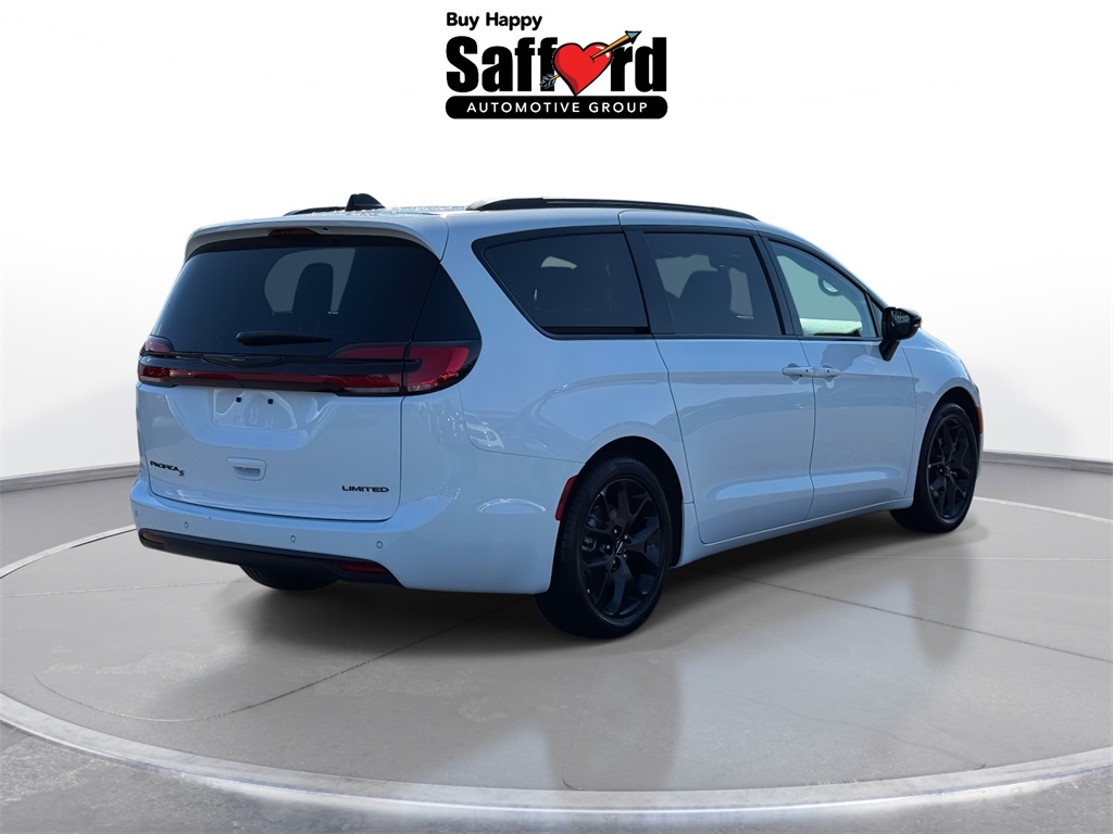 2025 Chrysler Pacifica Limited photo 7