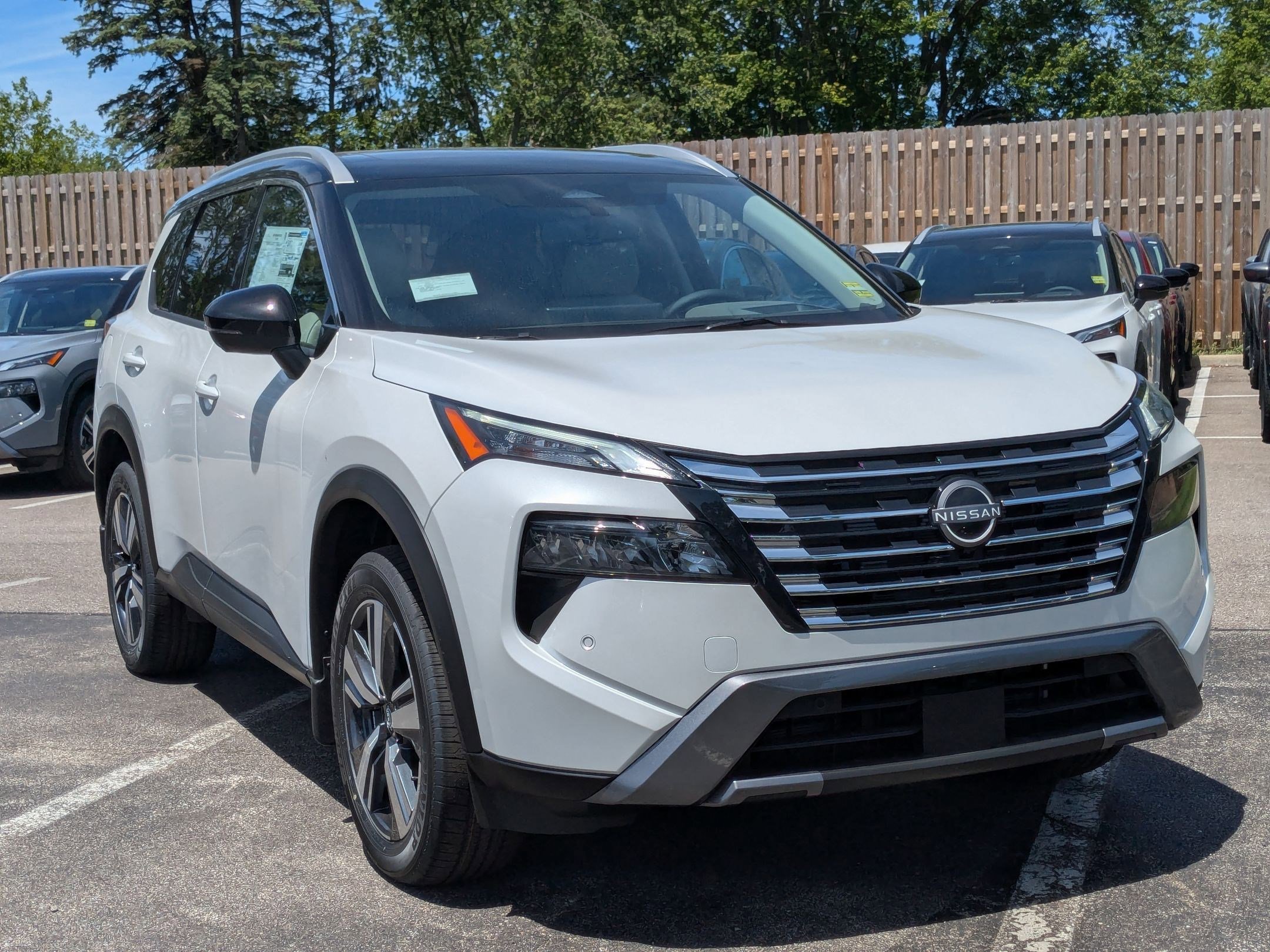 2025 Nissan Rogue SL photo 6