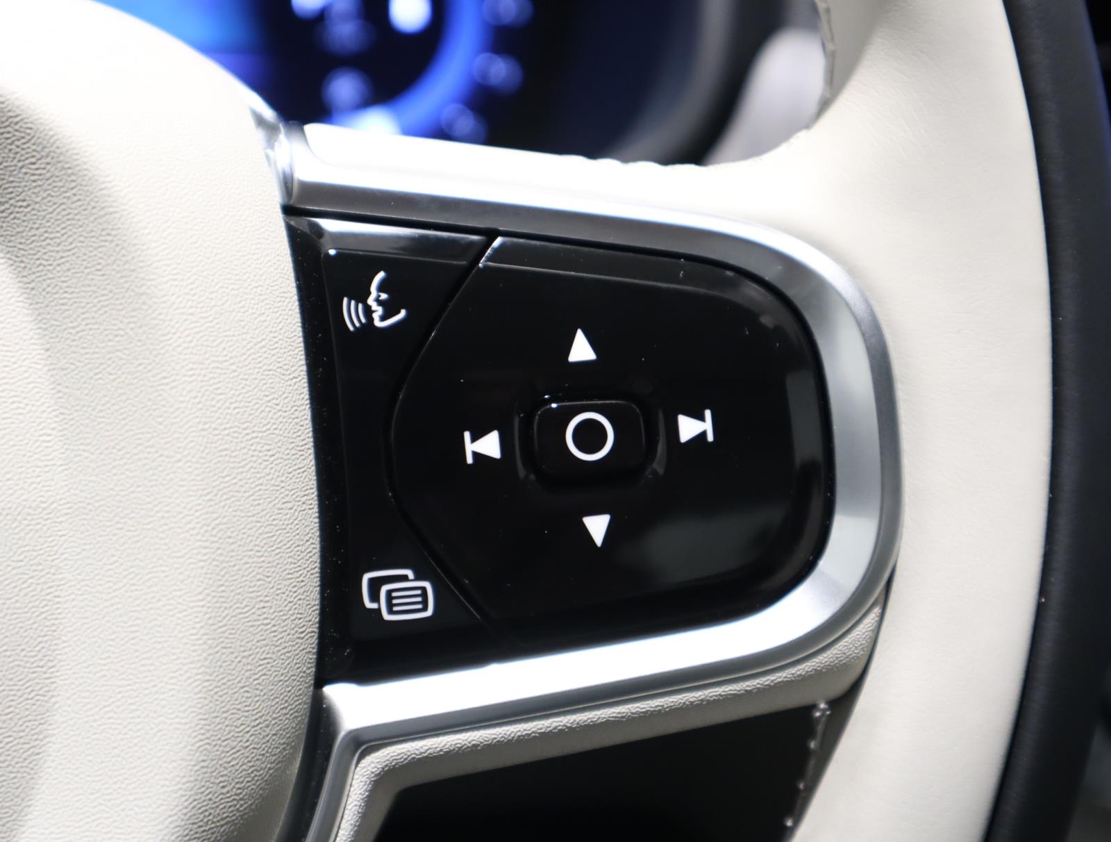 2025 Volvo S90 Plus photo 25