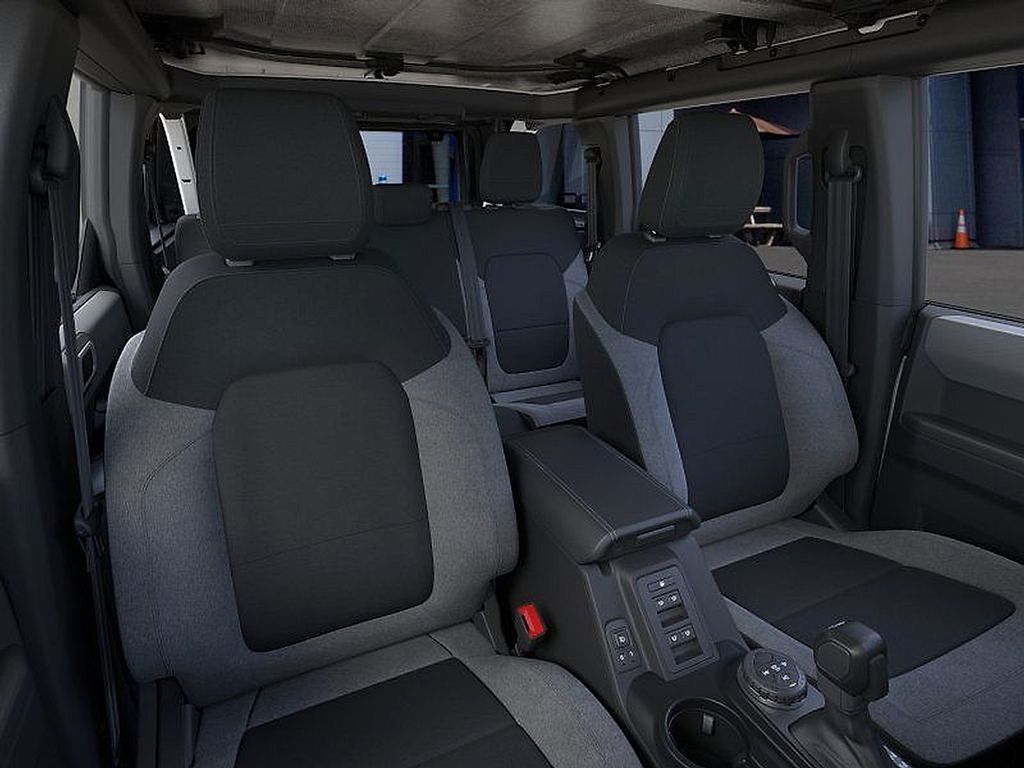 2025 Ford Bronco Base photo 8