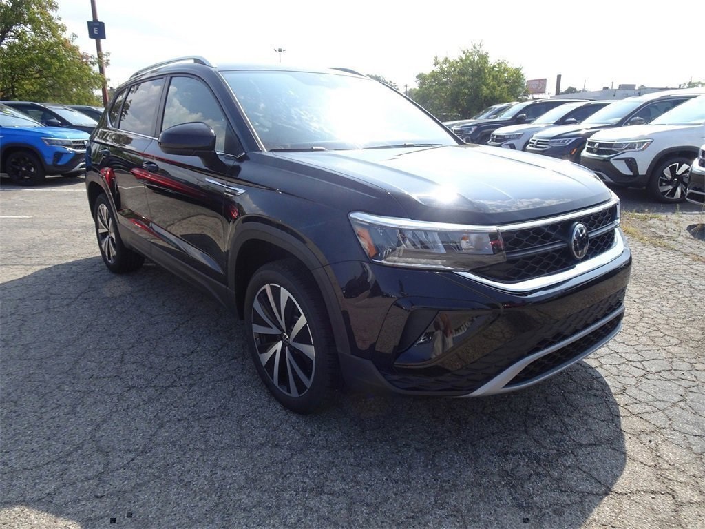 2024 Volkswagen Taos SE photo 7