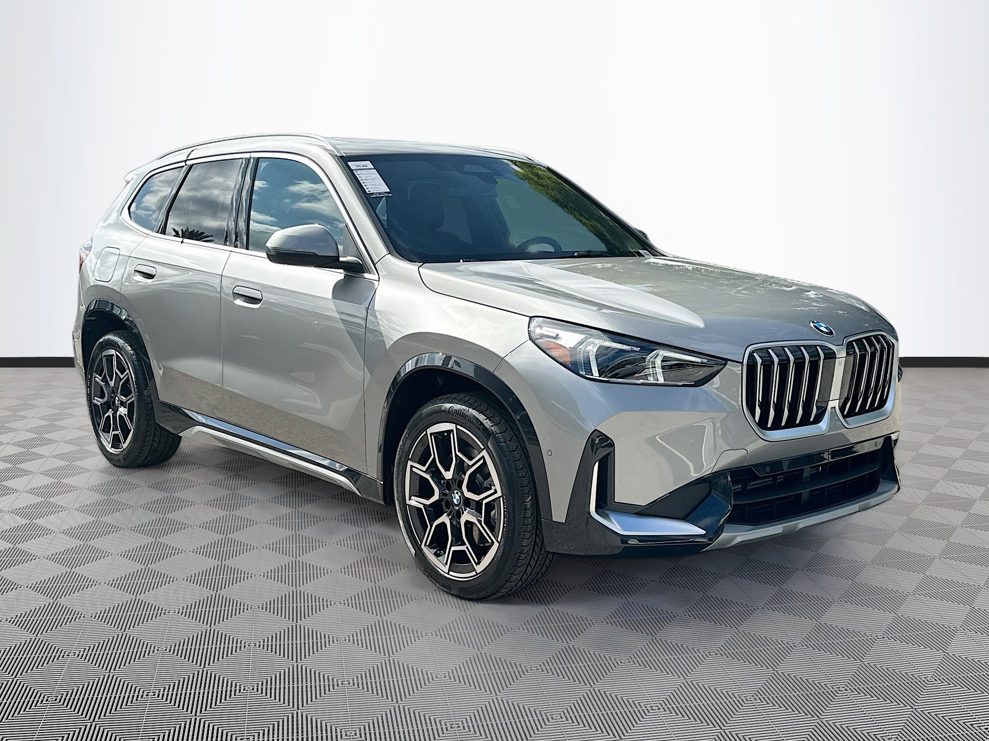 2026 BMW X1 28i's photo