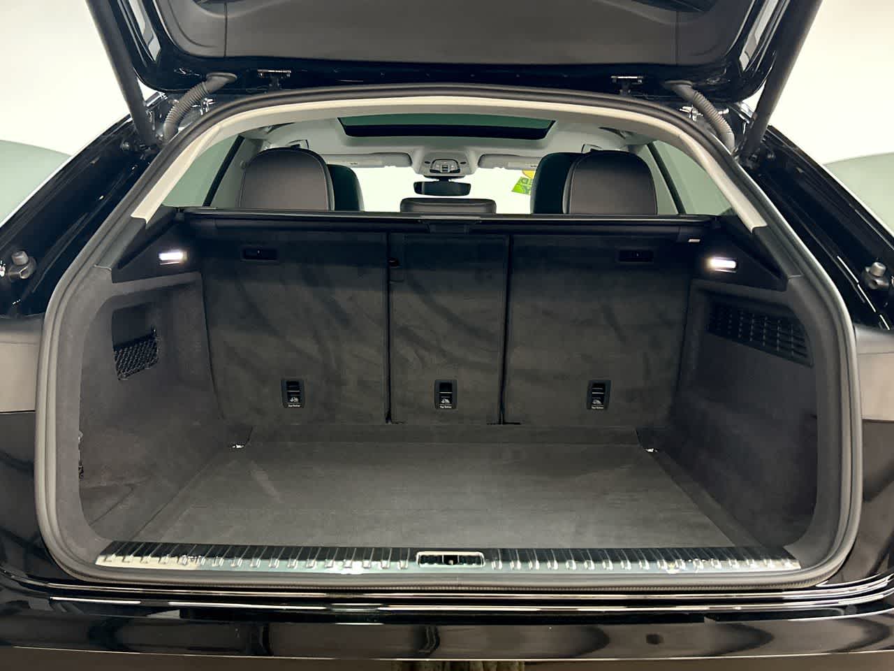 2022 Audi Q8 Premium photo 25