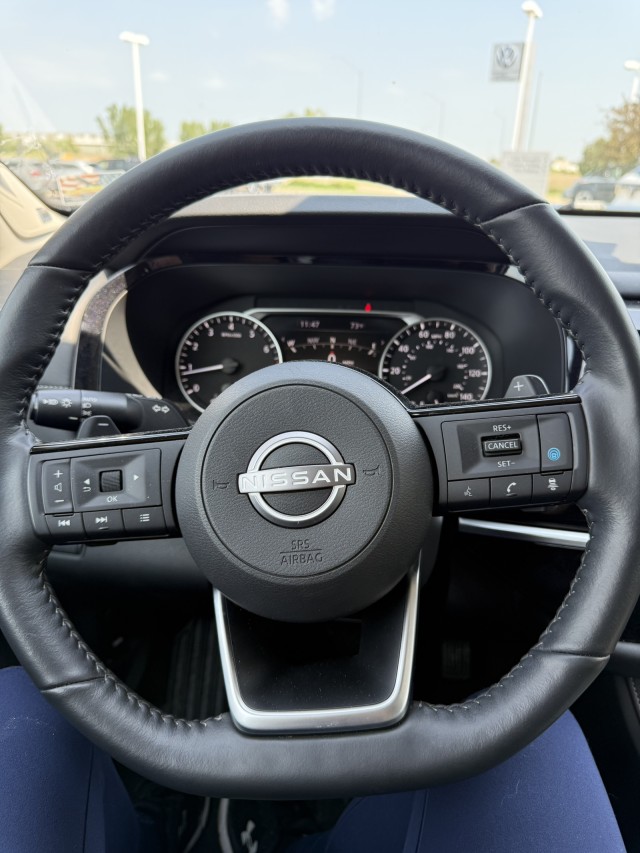 2024 Nissan Pathfinder SL photo 11
