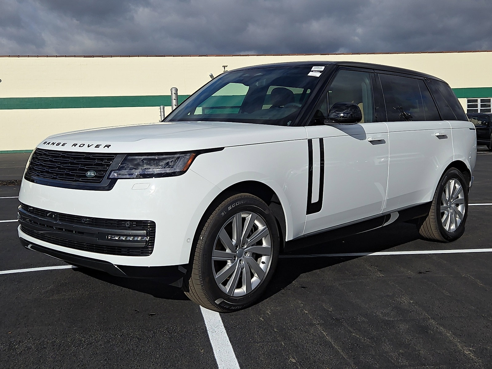 2025 Land Rover Range Rover SE's photo