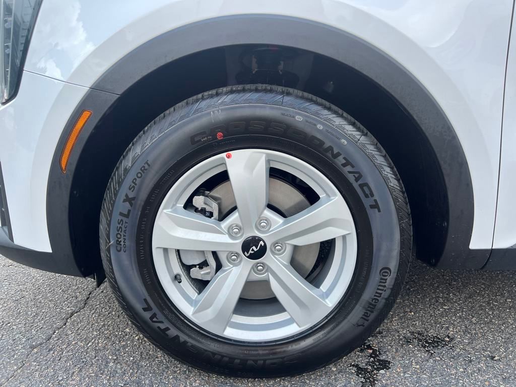 2025 Kia Sorento LX photo 10
