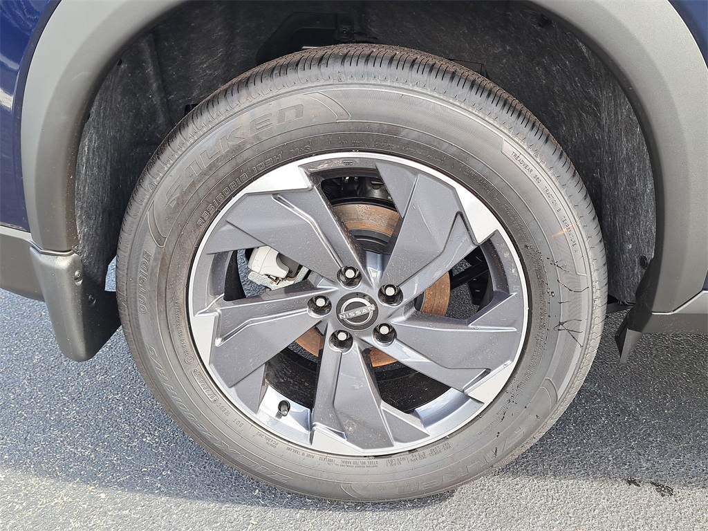 2026 Nissan Rogue SV photo 8