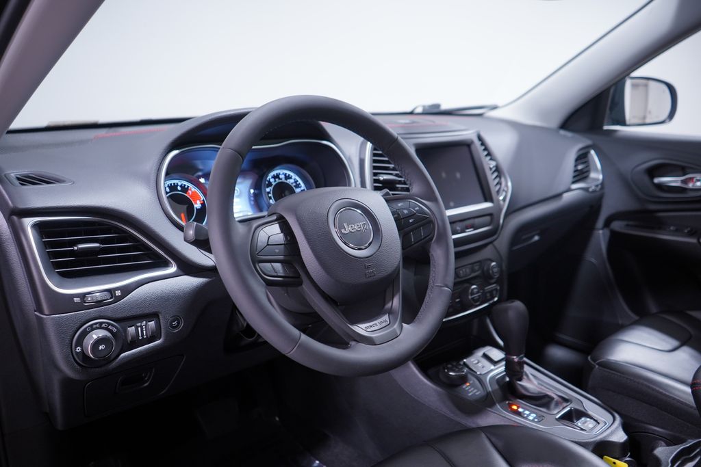 2020 Jeep Cherokee Trailhawk photo 5