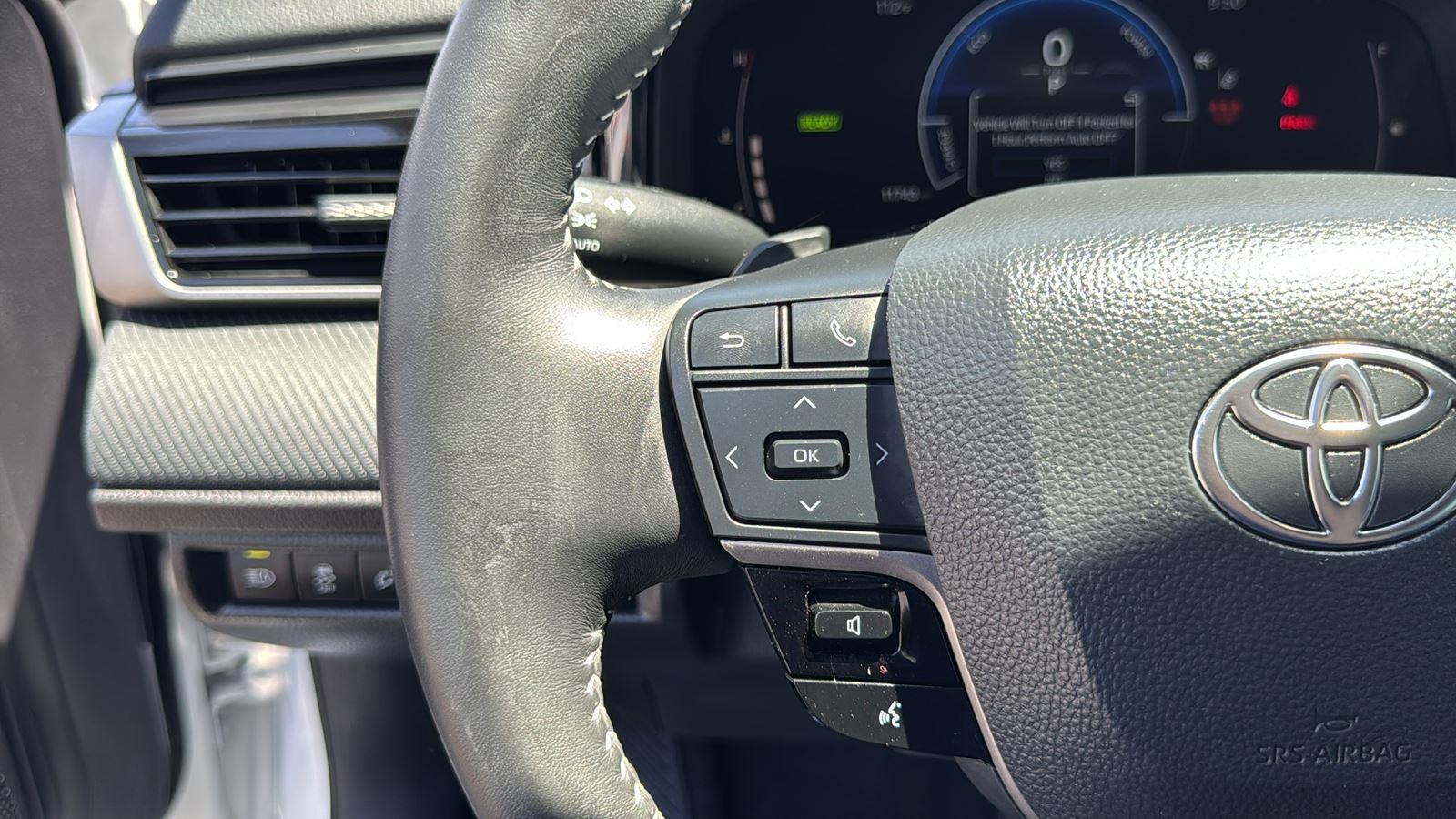 2025 Toyota Camry SE photo 16