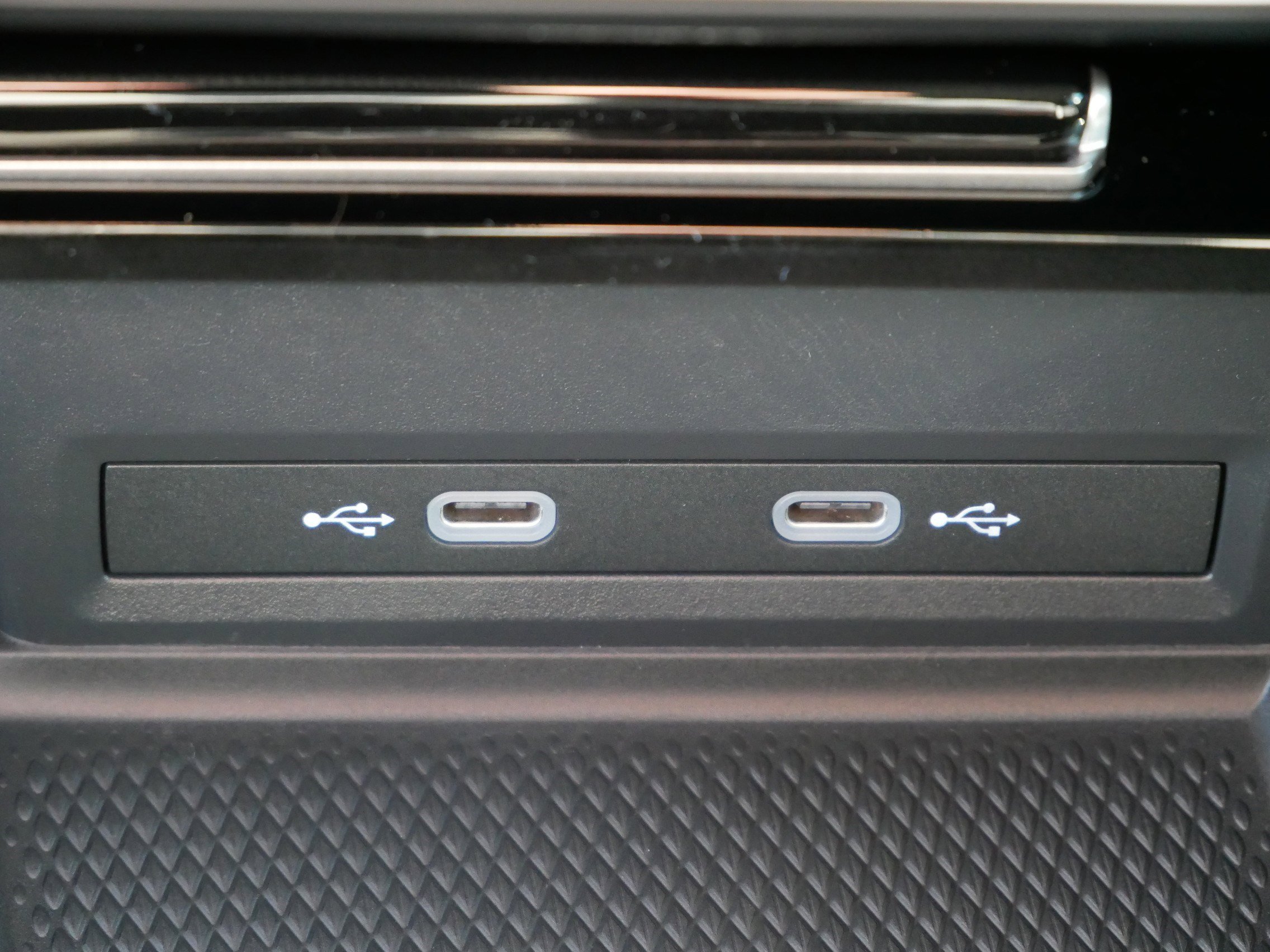 2024 Volkswagen Atlas Peak Edition SEL photo 30