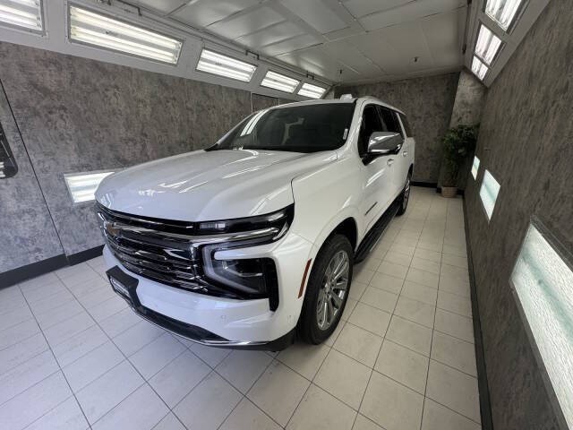 2025 Chevrolet Suburban Premier's photo