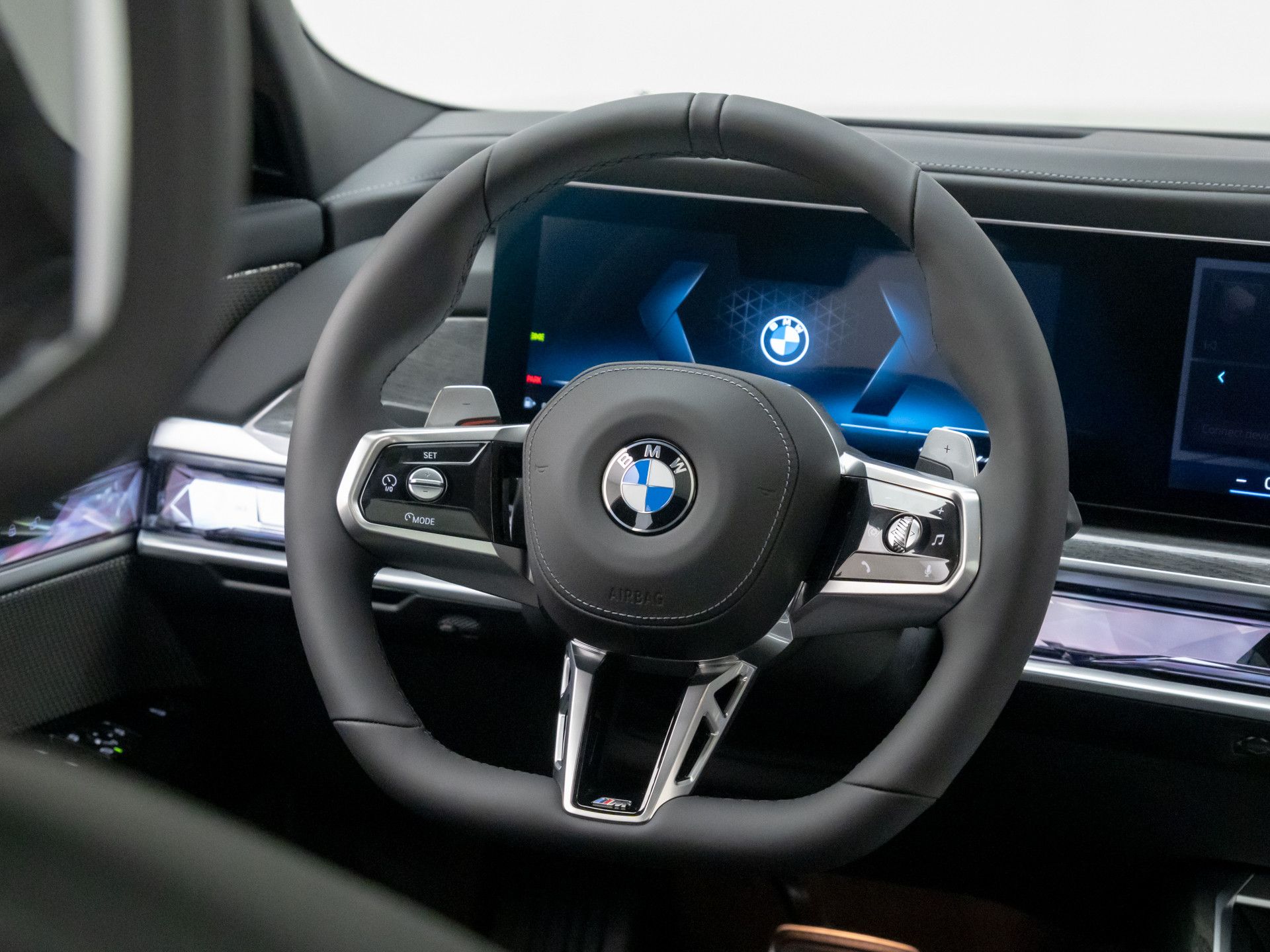 New 2025 Dravit Grey Metallic BMW 760i xDrive image 11