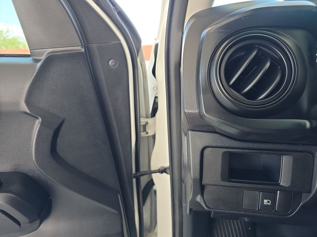 2018 Toyota Tacoma SR photo 17