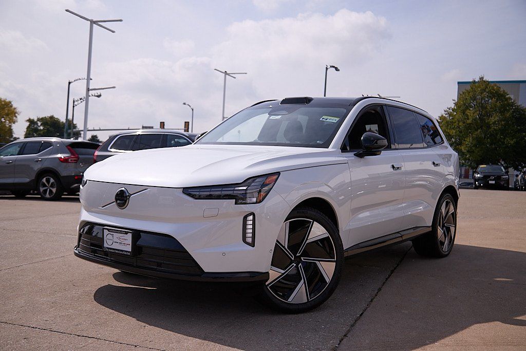 2025 VOLVO EX90 - Image 29