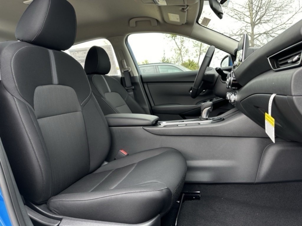 2025 Nissan Sentra SV photo 26