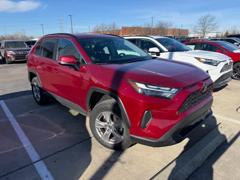 2025 Toyota RAV4 XLE's photo