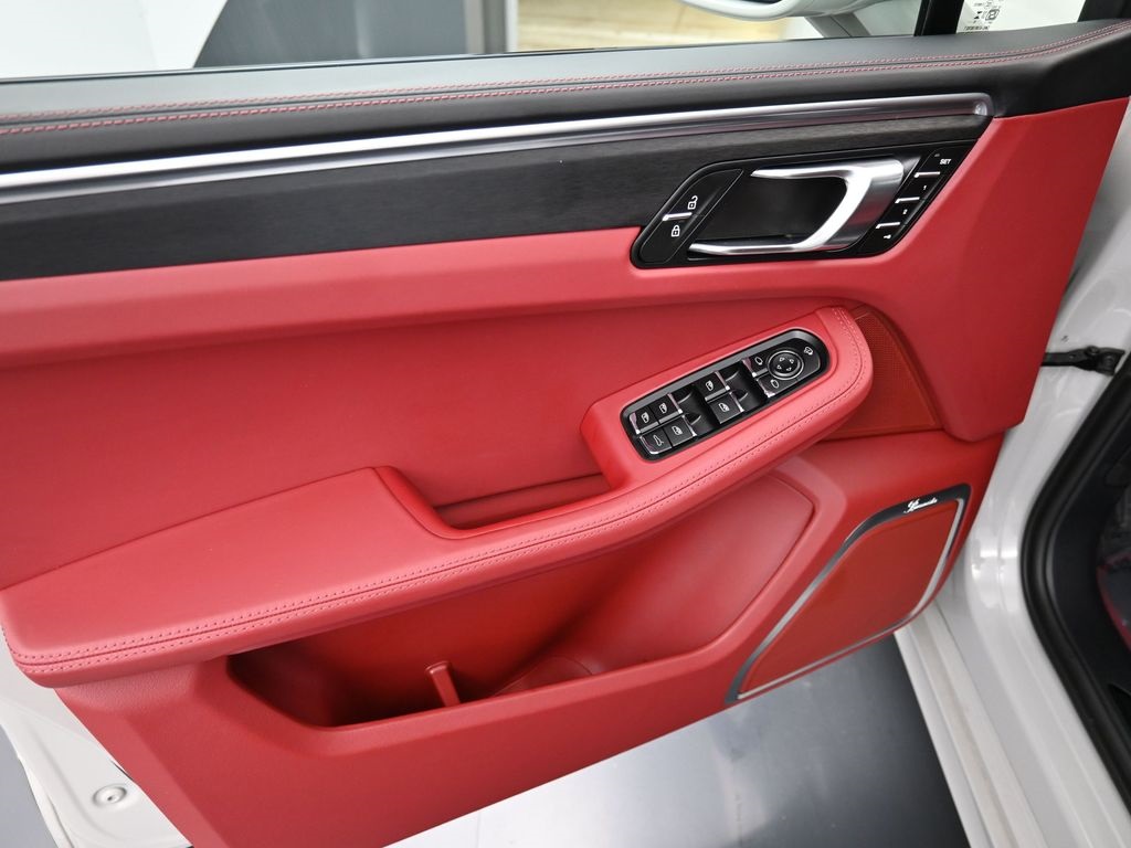 2024 Porsche Macan GTS photo 19