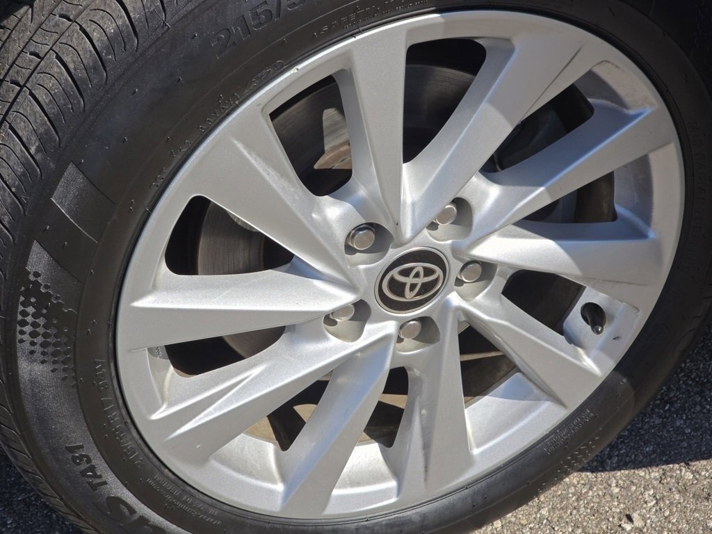 2023 Toyota Camry LE photo 9