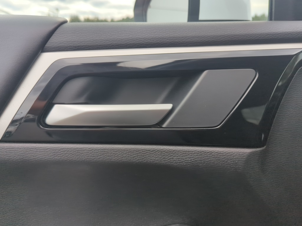 2024 Mitsubishi Outlander SE Black Edition photo 11