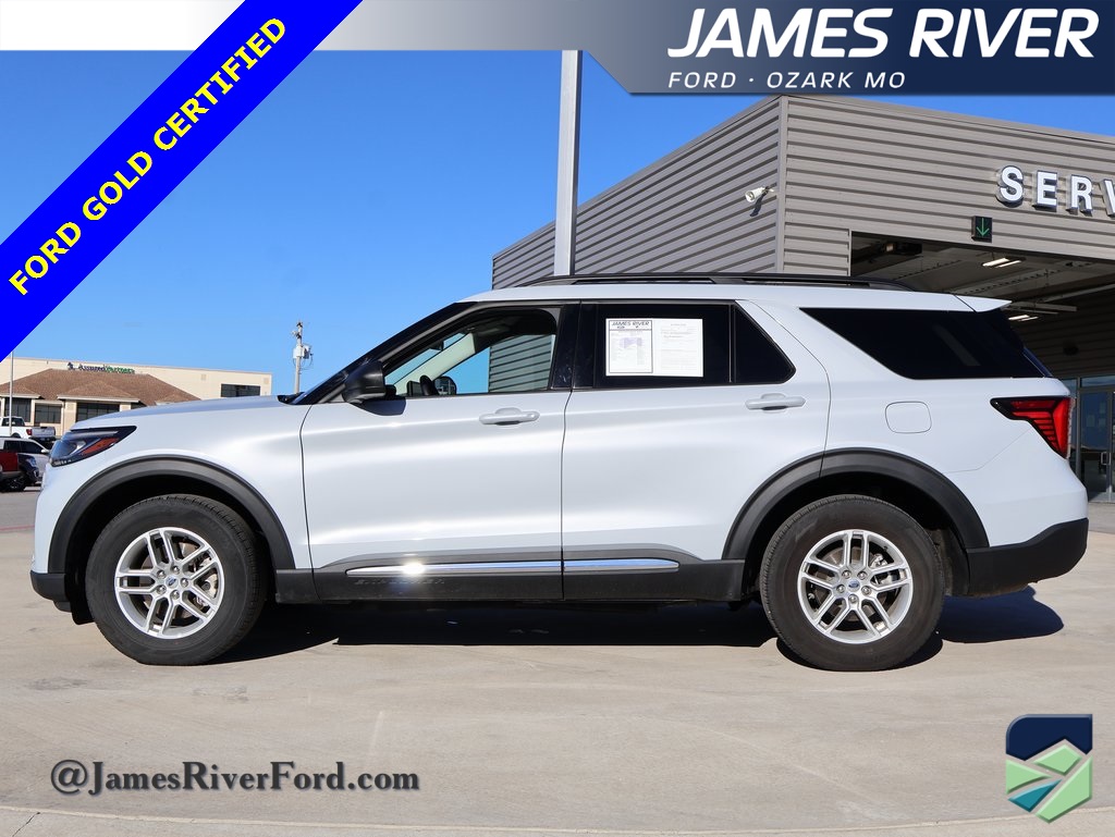 2025 Ford Explorer photo 2