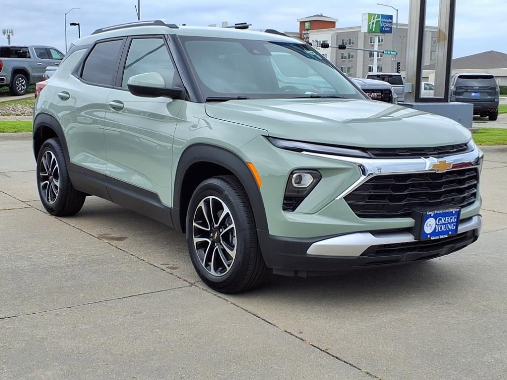 2025 Chevrolet Trailblazer LT photo 3