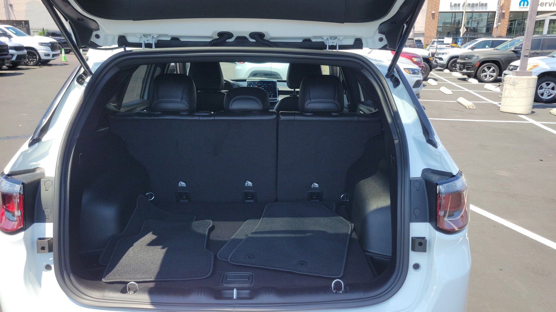 Used 2025 Bright White Clearcoat Jeep Latitude image 8