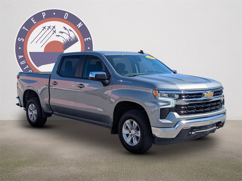 2025 Chevrolet Silverado 1500 LT photo 2
