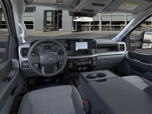 2025 Ford F-550 photo 9