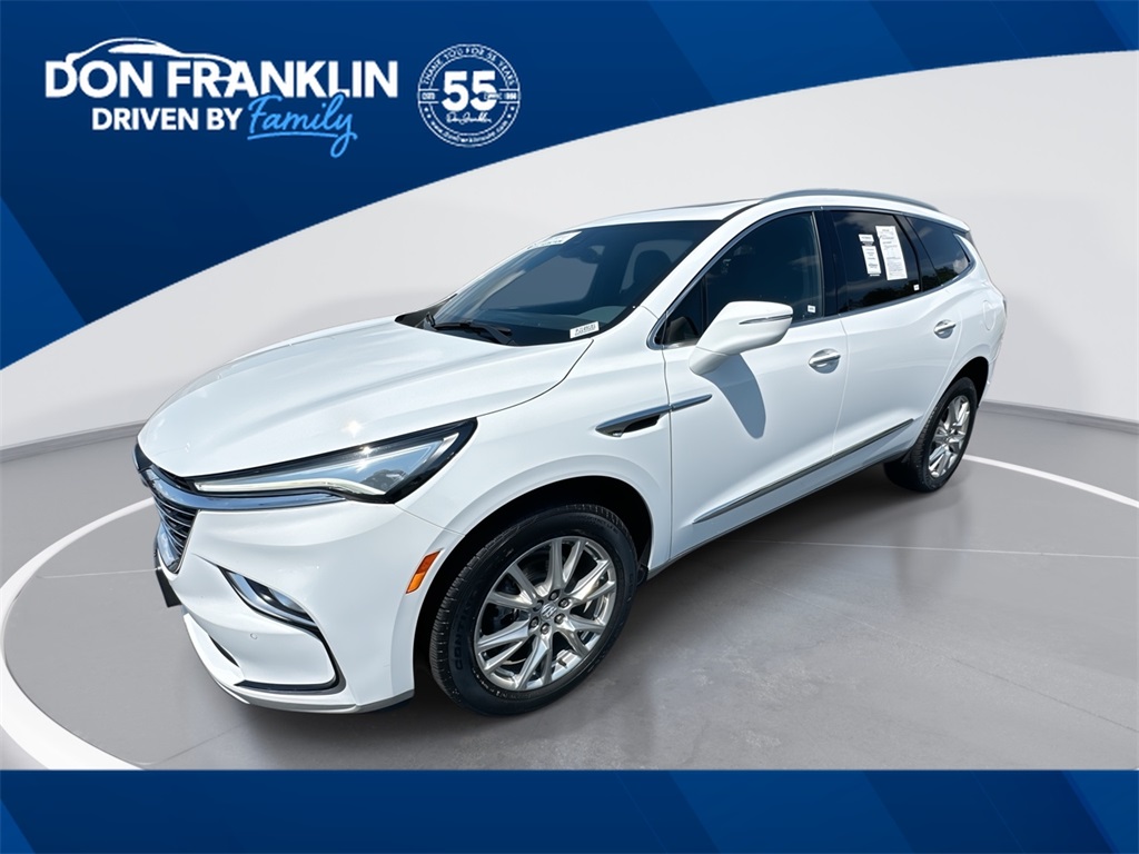 2023 Buick Enclave Essence's photo