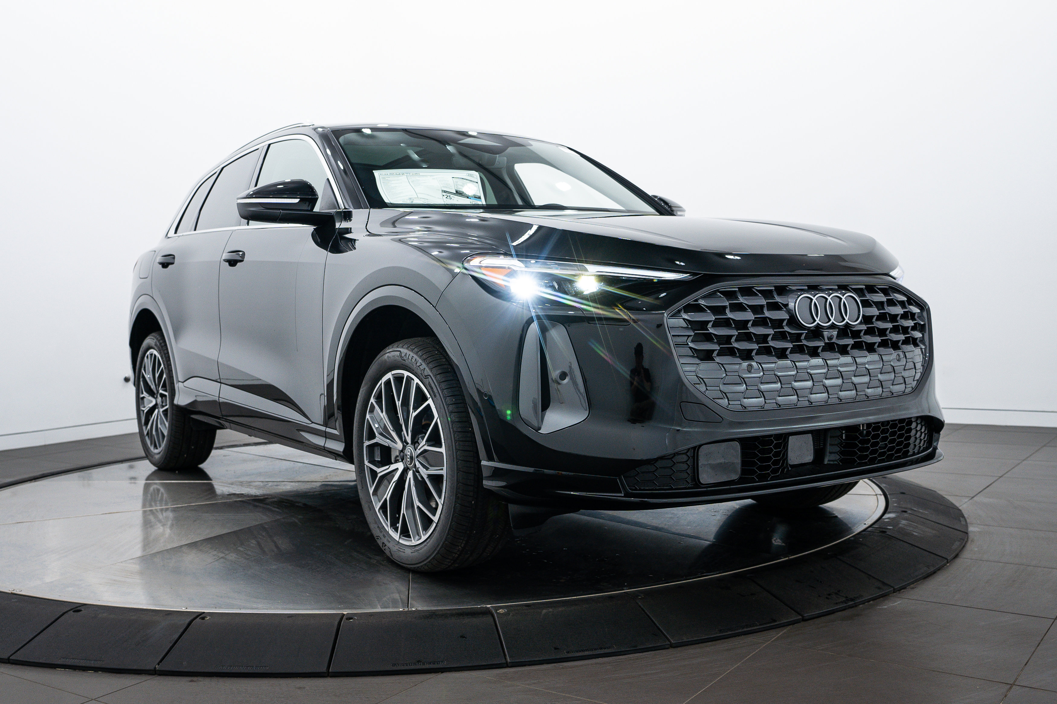 2025 Audi Q5 Premium Plus photo 2