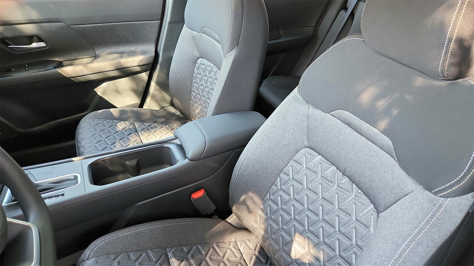 2025 Nissan Kicks SV photo 8