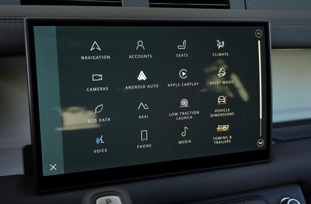 2025 LAND ROVER DEFENDER - Image 18