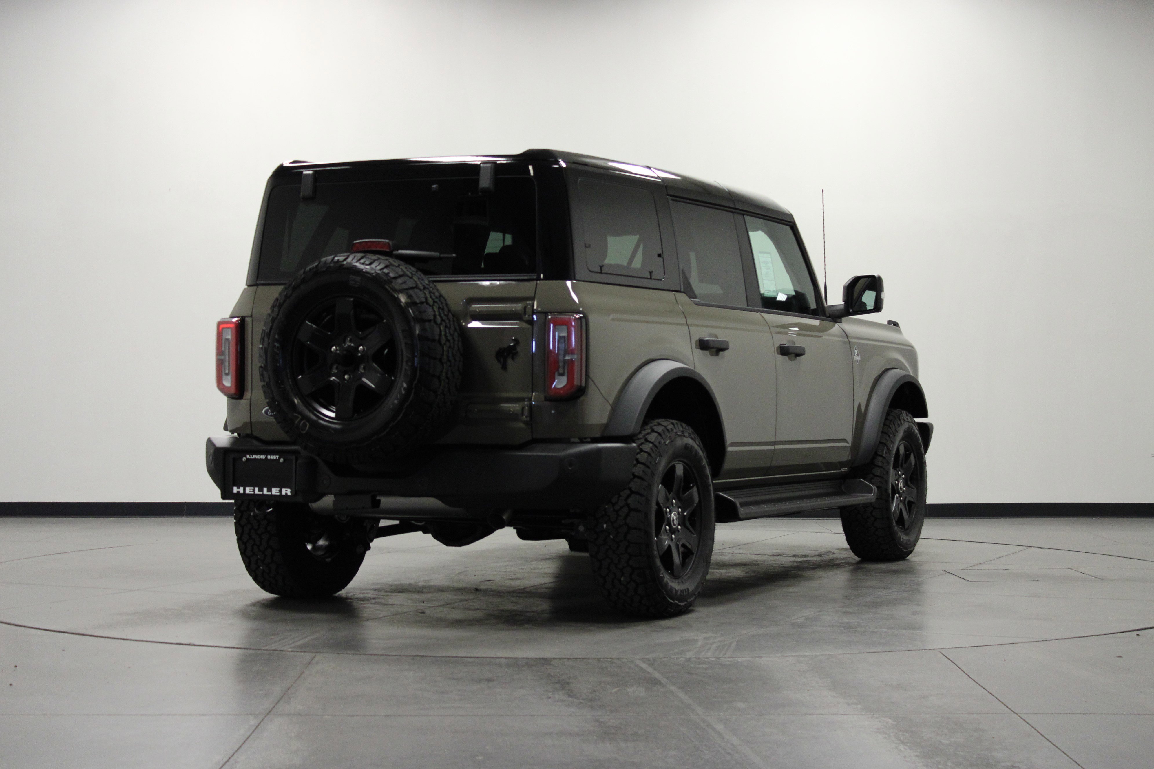 2025 Ford Bronco Outer Banks photo 3