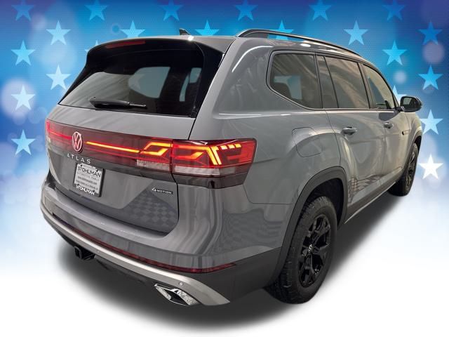 2025 Volkswagen Atlas Peak Edition SE photo 2