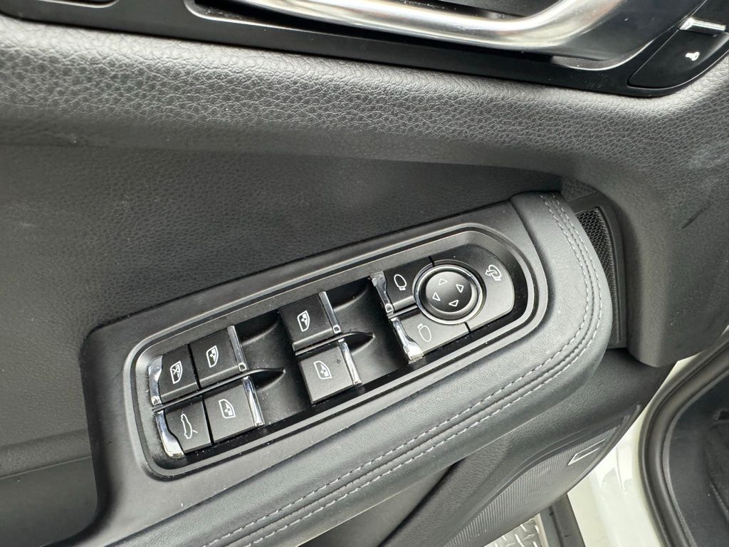 2022 Porsche Macan Base photo 23