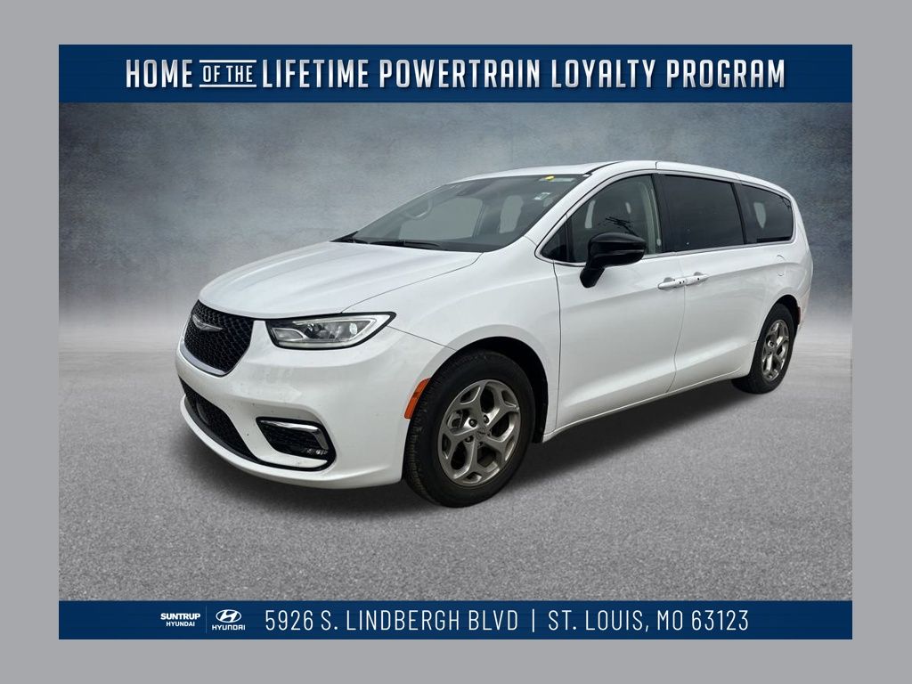 2024 Chrysler Pacifica Limited's photo